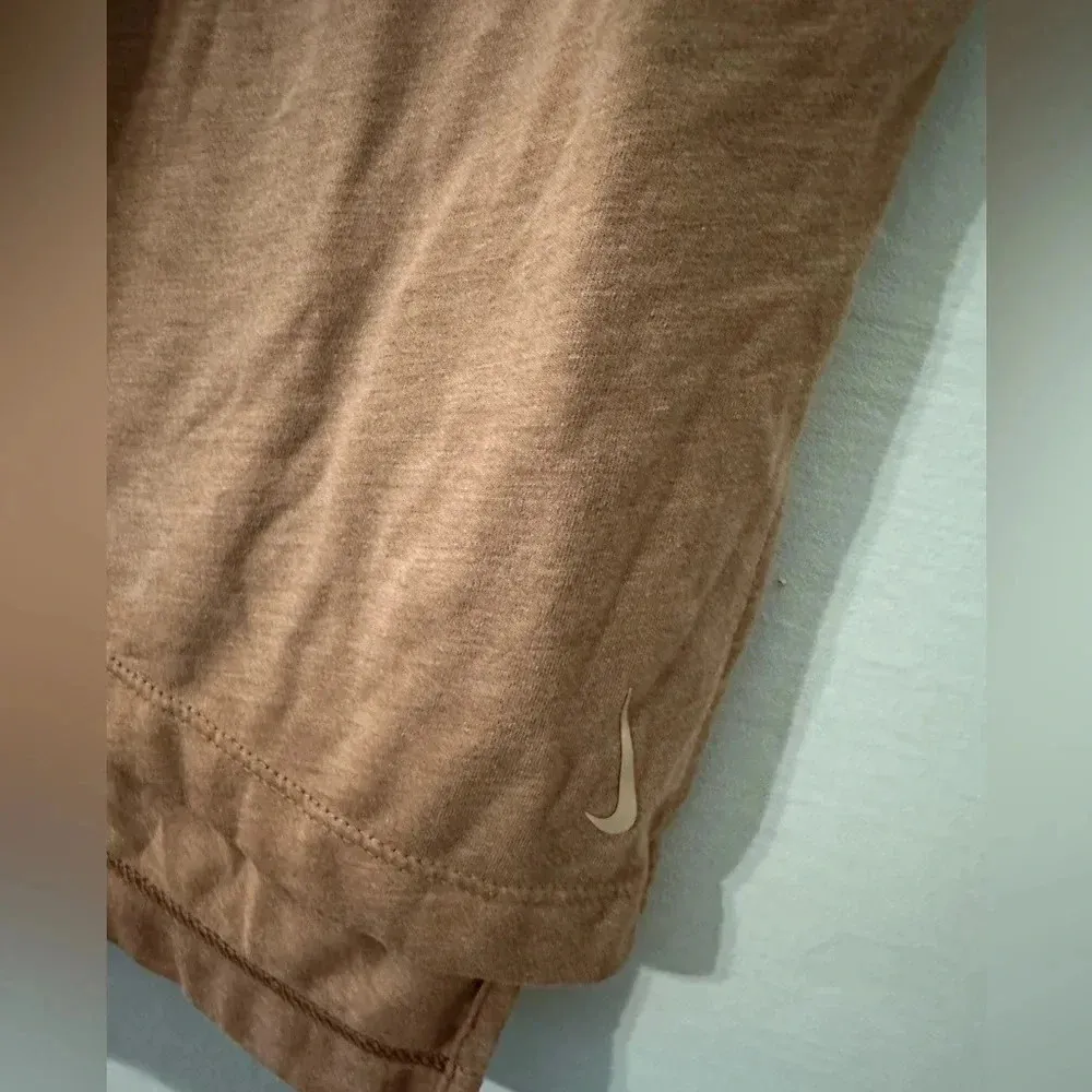 Nike Dri-Fit T-Shirt Size Small Brown Tan Loose Workout Athleisure Sporty - Image 4
