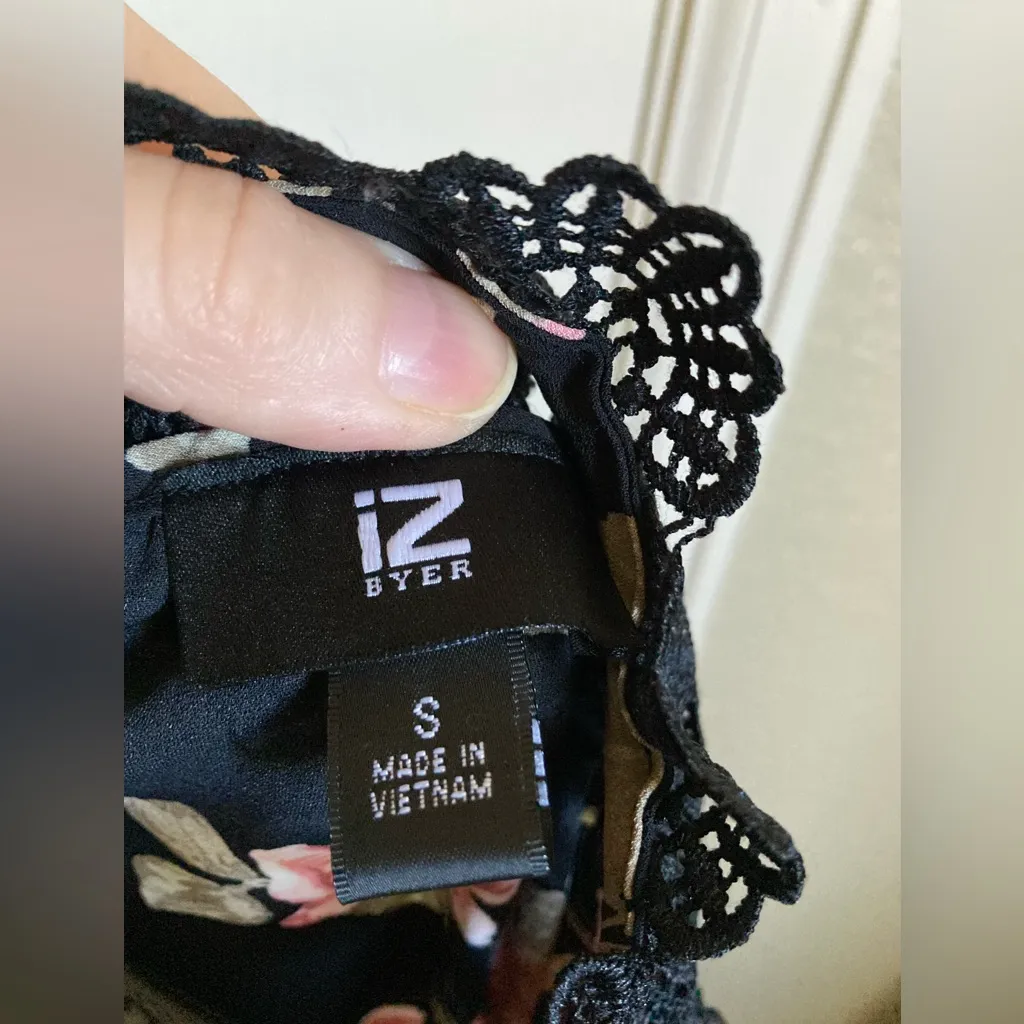 IZ Byer Black Floral Off Shoulder Black Lace Trim Blouse #W - Image 2