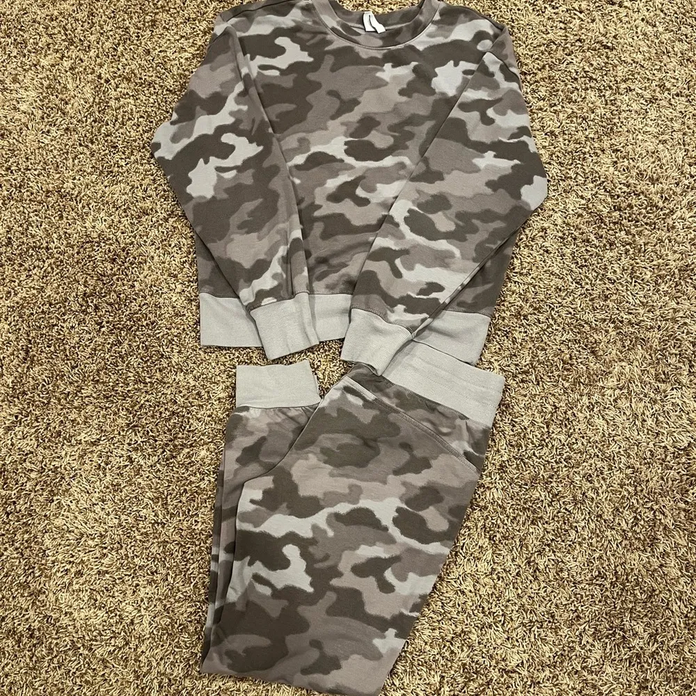 Z By Zella Camo Blur Print Sweatshirt & Sweatpants Tracksuit Set - Image 2
