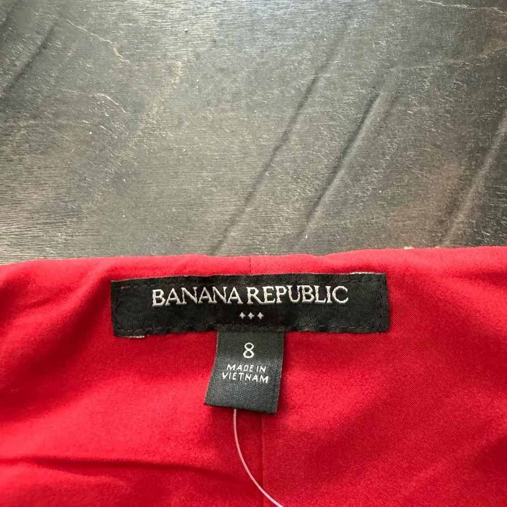 3/$20 Red Patterned Banana Republic Skirt - Image 5