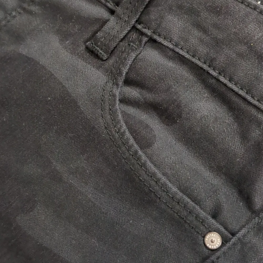 Social standard by sanctuary ankle skinny camo jeans size 4 - Image 9