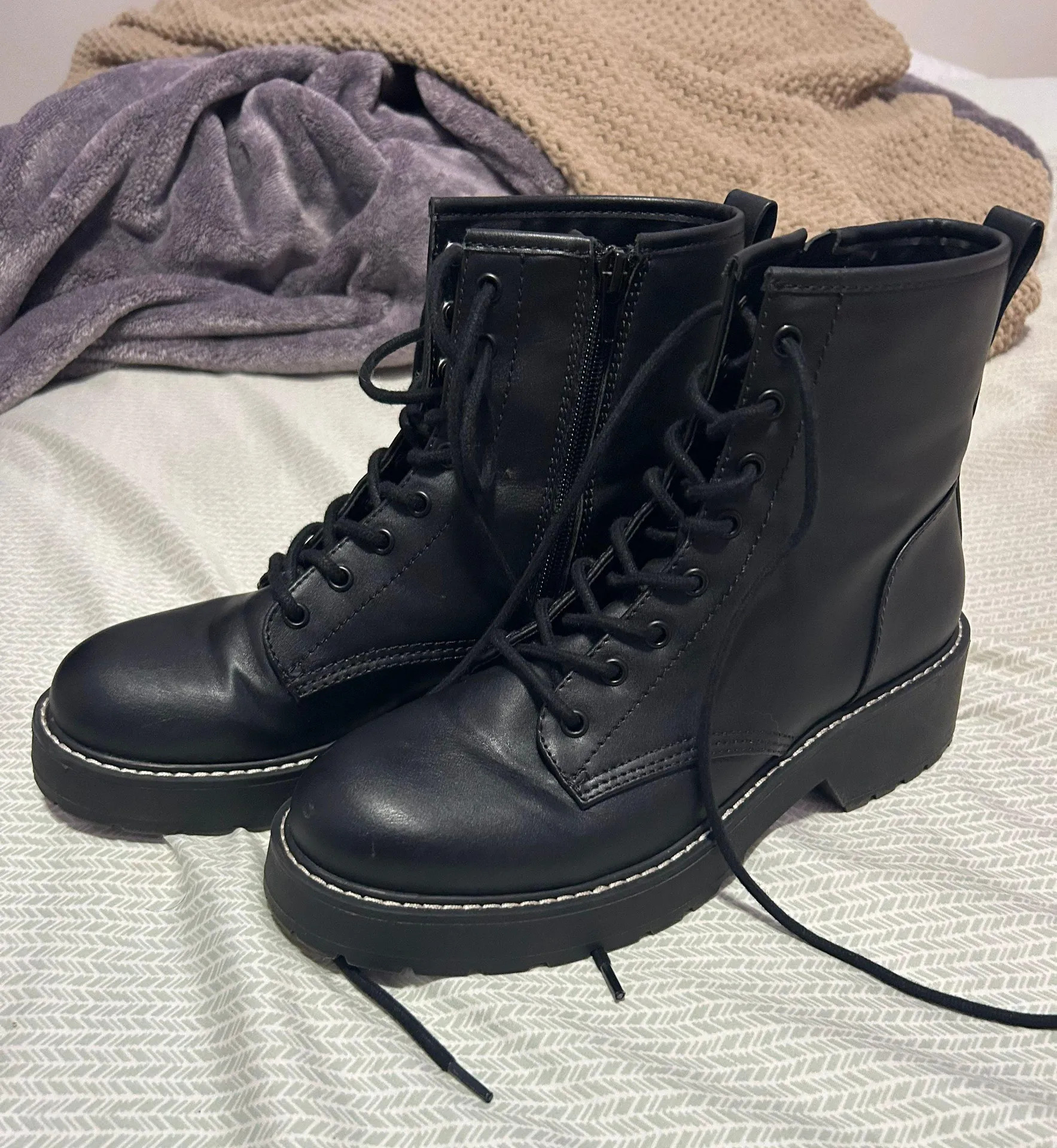 Black Boots - Image 3