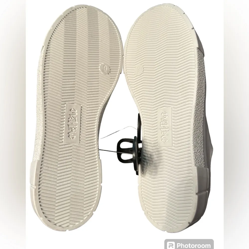 Women’s Mad Love White Sneakers Size 9 NWT - Image 5