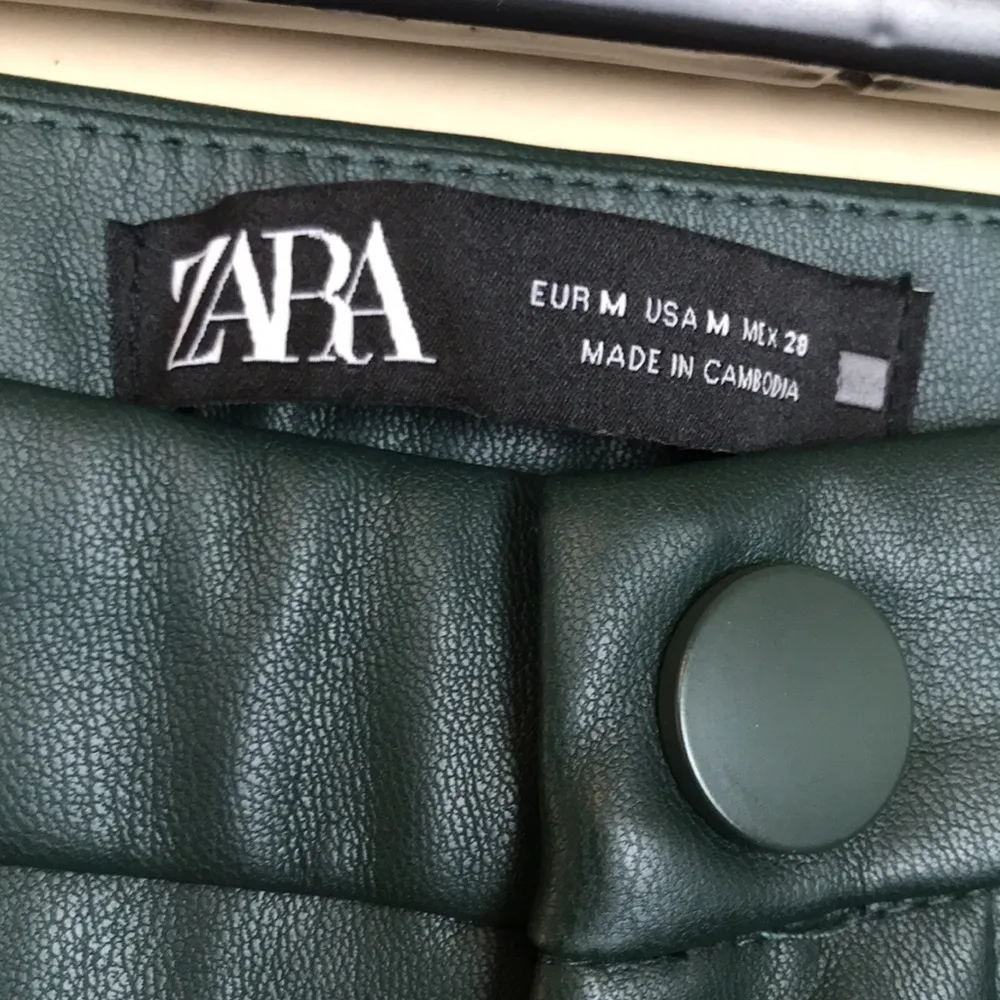 Zara Women’s Faux Leather Vegan High Waisted Olive Green Ankle Zipper Pants - Image 8