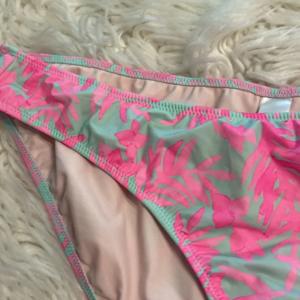 Vineyard Vines bottom swim size L excellent condition - Image 9