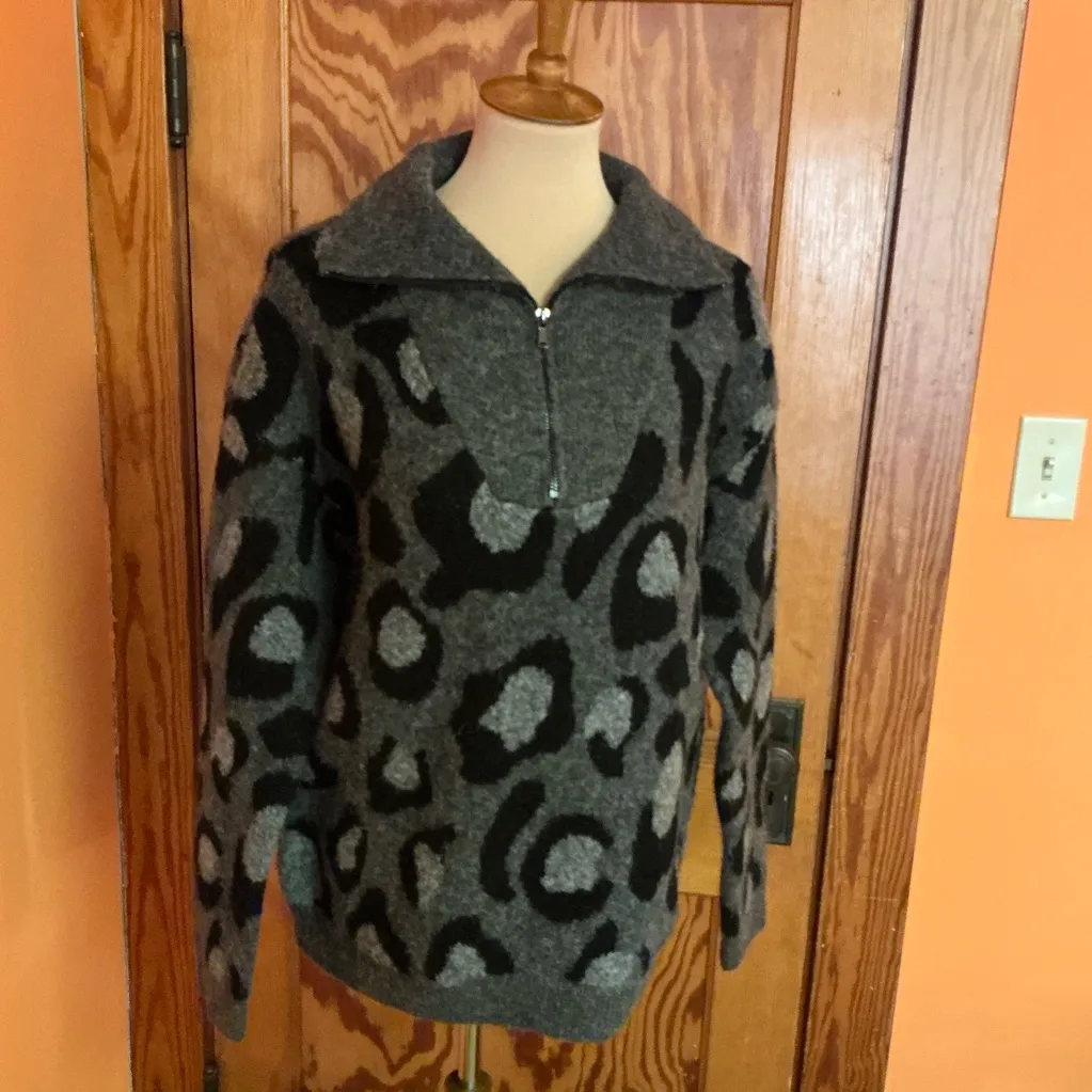 Stitch Fix RD Style leopard Henley style fuzzy sweater - Image 6