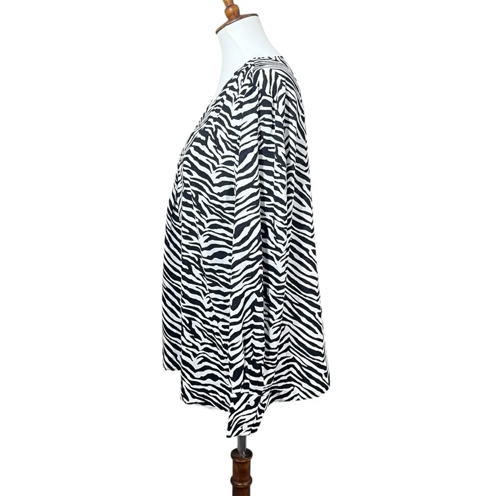 Banana Republic Black/White Zebra Print Blouse Size Large - Image 3
