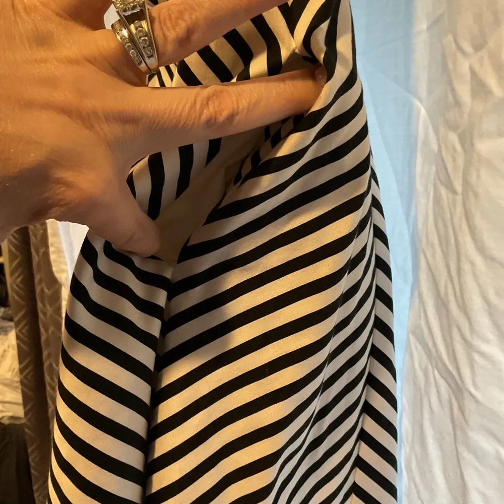 White House Black Market Strapless A-Line Cocktail Dress - Image 3