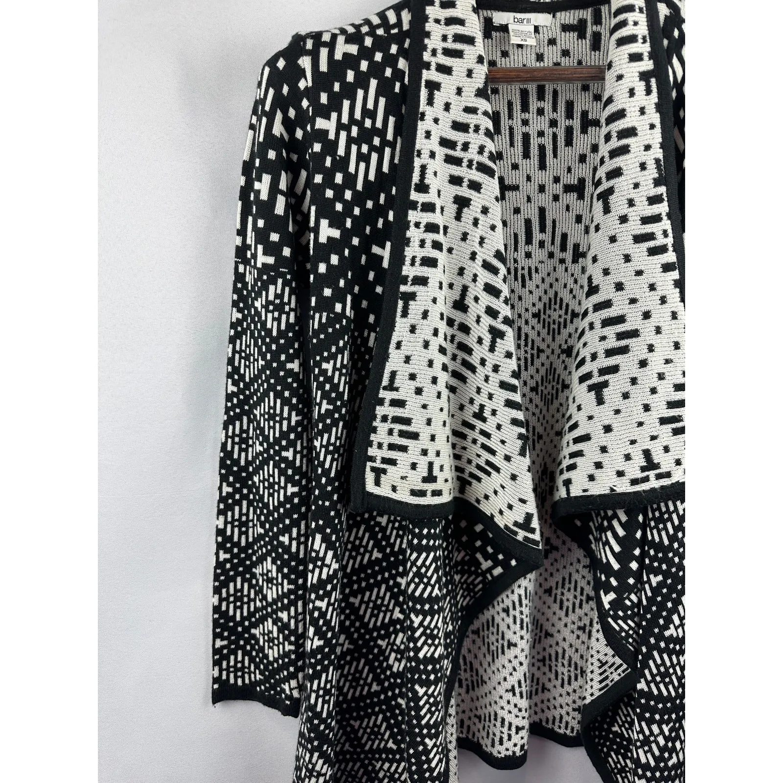 Women’s Bar III Boho Cardigan Flyaway in a black and white Aztec print Size XS - Image 4