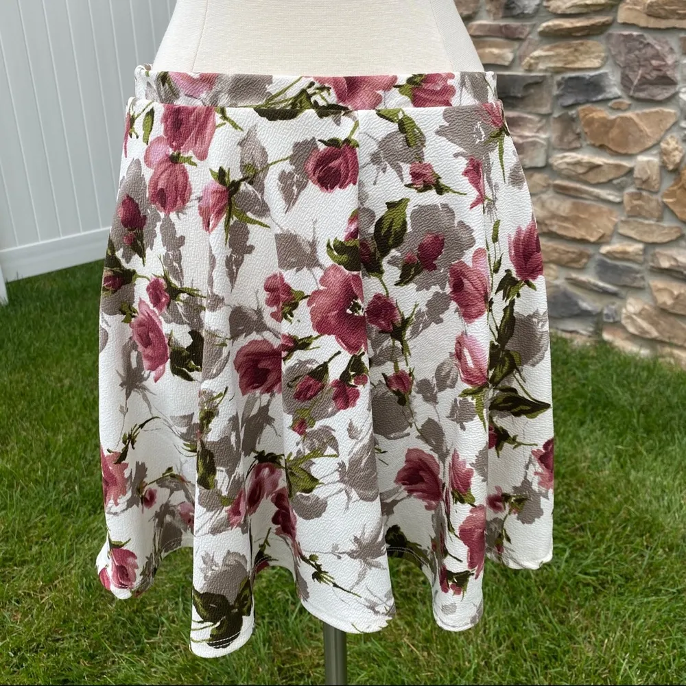 Windsor Floral Skater Skirt - Image 2