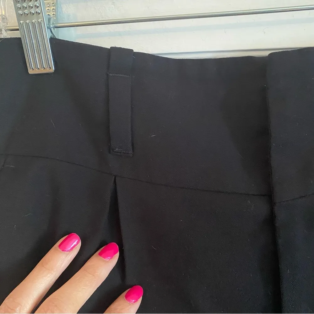 Banana Republic Black Mini Skirt - Front Pleats, Belt Loops and Pockets - Size 8 - Image 5