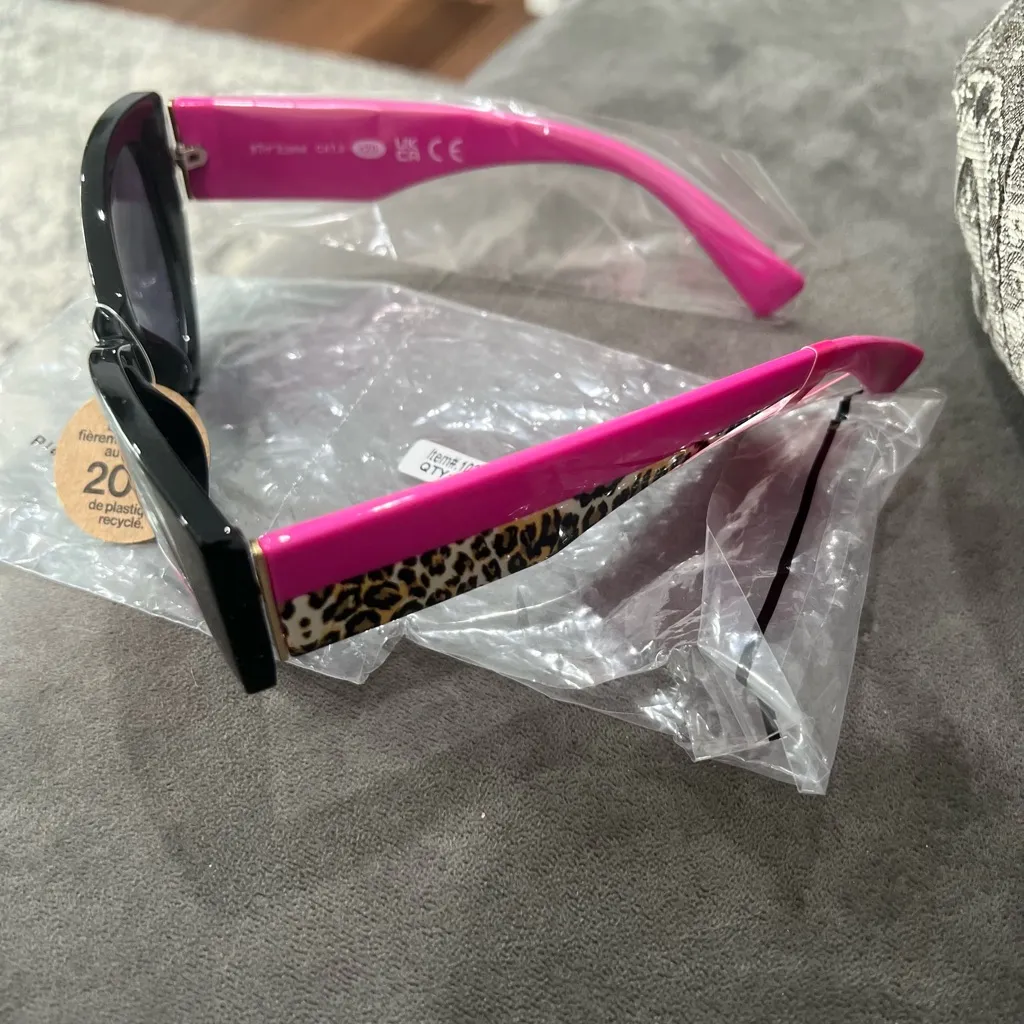 BETSEY JOHNSON DOUBLE TAKE CAT EYE LEOPARD SUNGLASSES - Image 2