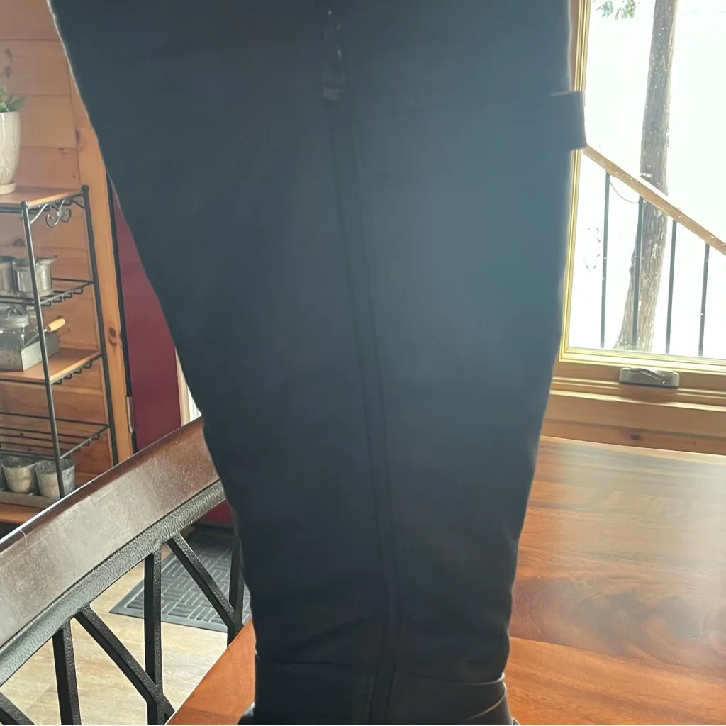 Black Knee-High Women's Boots - Image 4