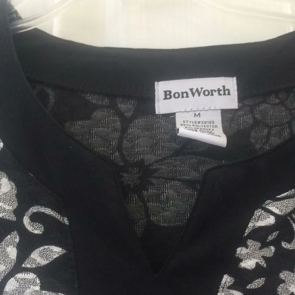 FINAL MARKDOWN 
Ladies’ BonWorth Tunic-style Top (M) - Image 4