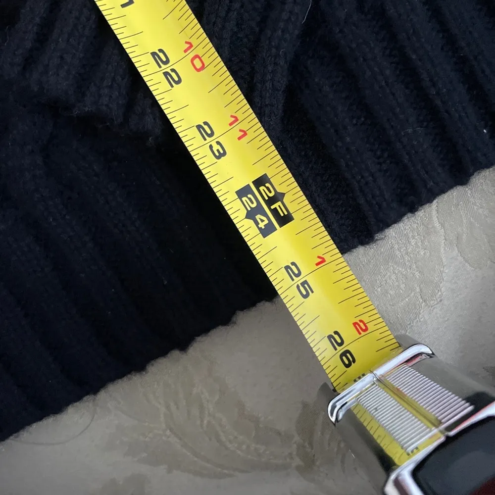 Beautiful Ralph Lauren cashmere and wool cable sweater with buttons at the neck - Image 5