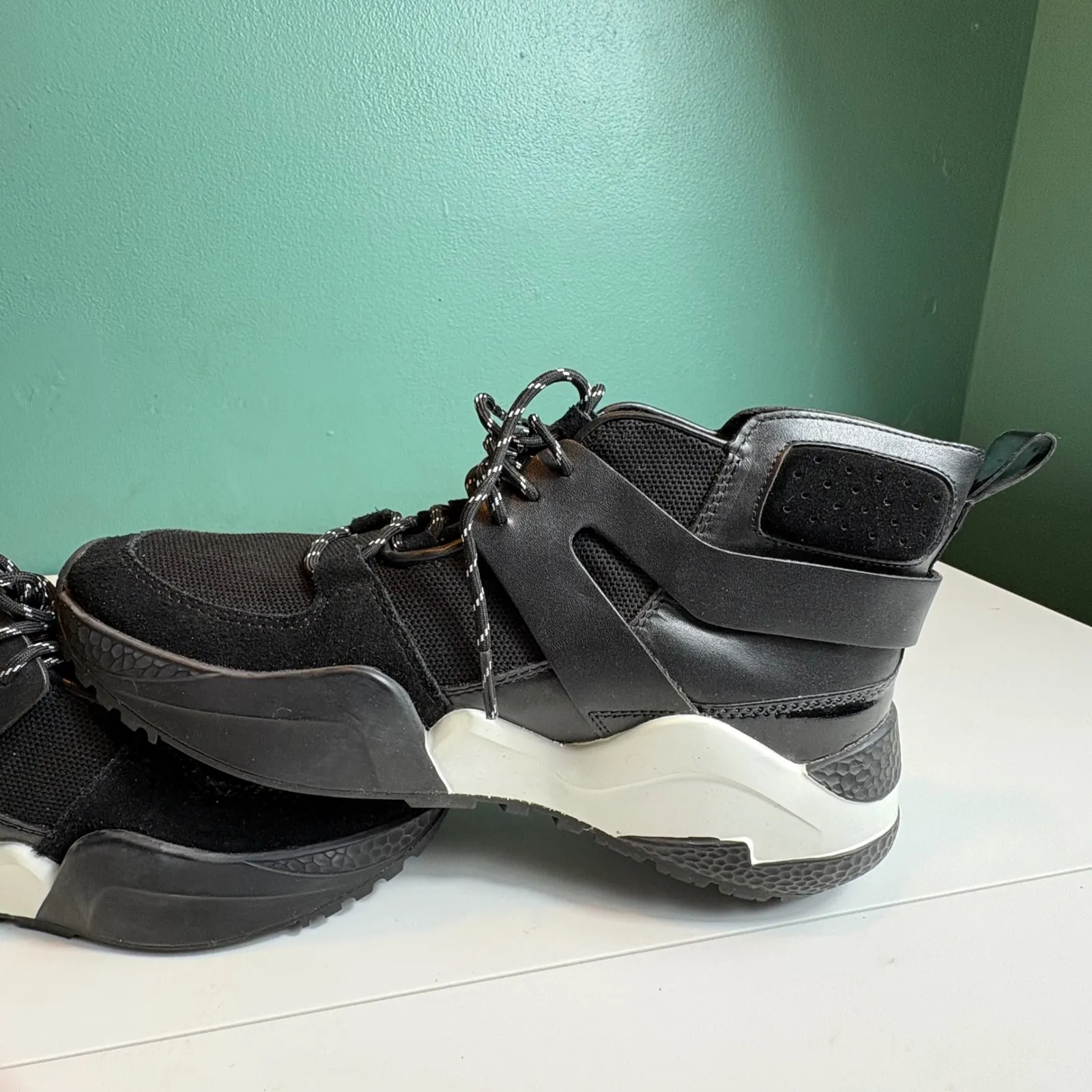 Kenneth Cole‎ Maddox Hiker Black Leather Knit Women's High Top Sneakers Size 8.5 - Image 2