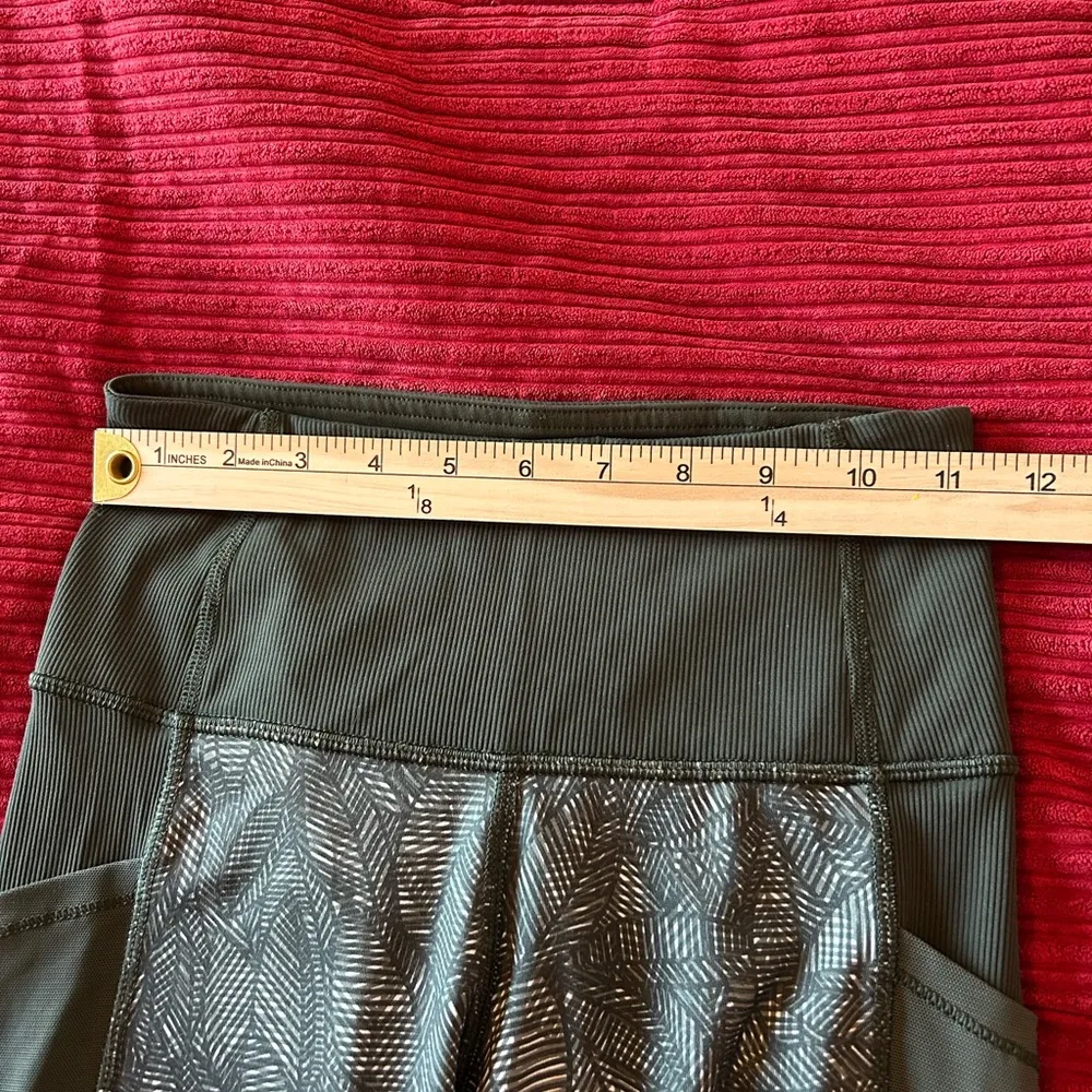 Lululemon Olive Green Leaf Print Leggings. Size 4. - Image 6