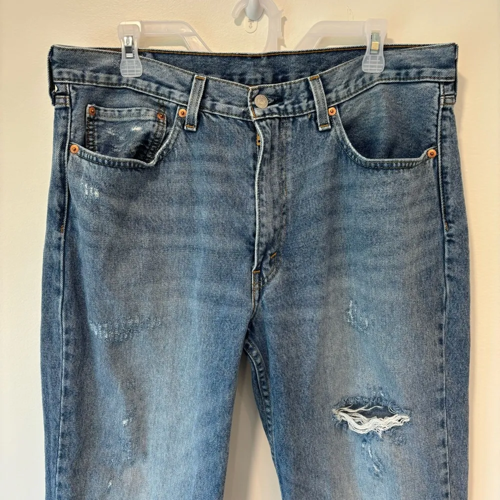 Levi’s 550 Distressed Denim Light Wash Vintage 90s Mom Jeans 36 x 30 Plus Size - Image 2