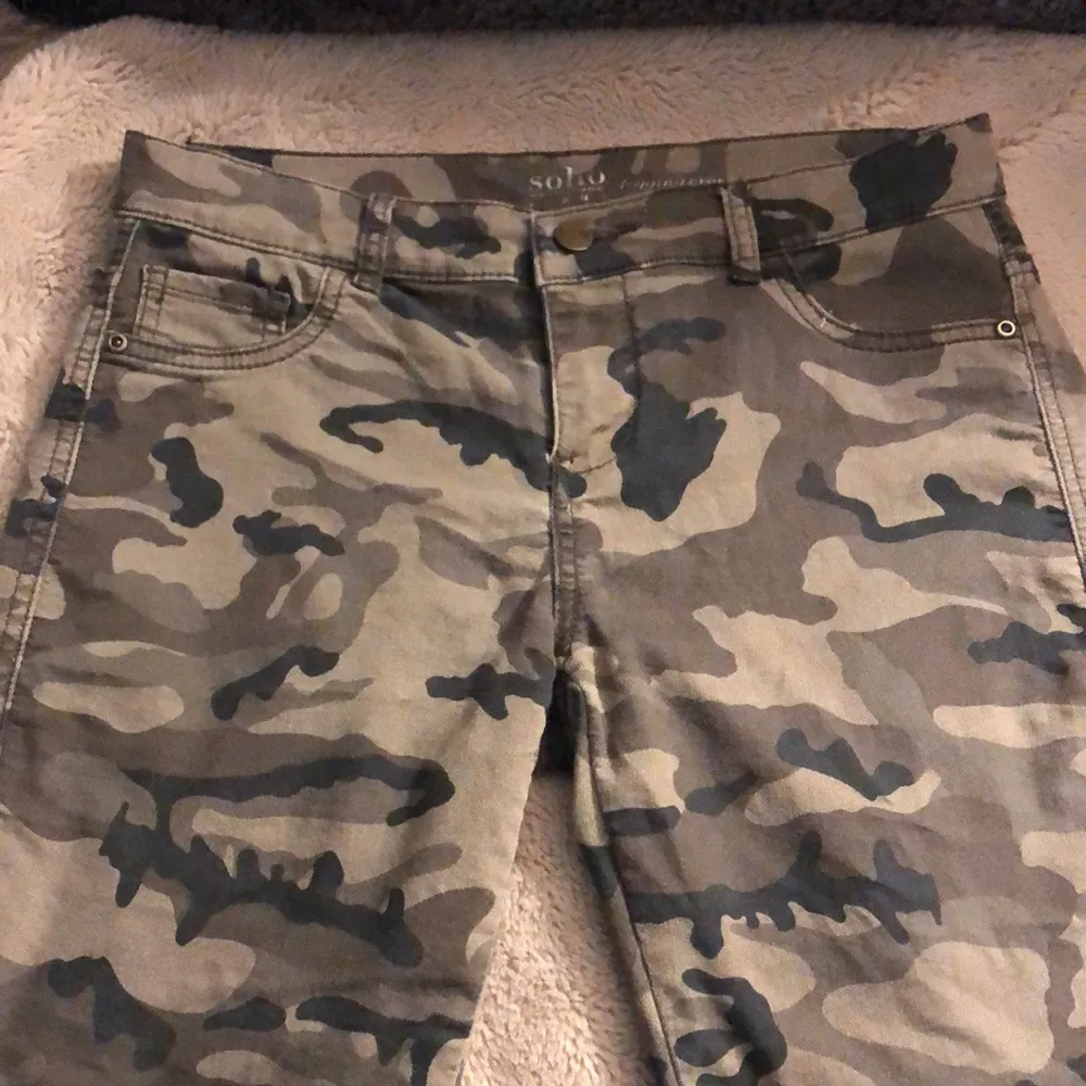 🔹4 for $30 NY&CO Camo Crops, size 4 Green - Image 2