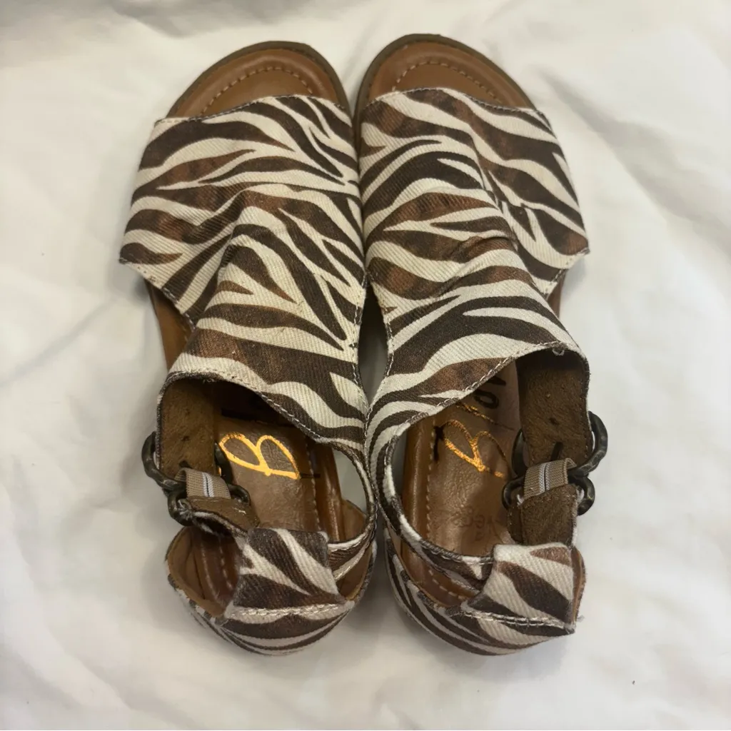 Womens Blowfish Sandals Open Toe Buckle Zebra Safari Print Flat Shoes Size 6 Brown - Image 4