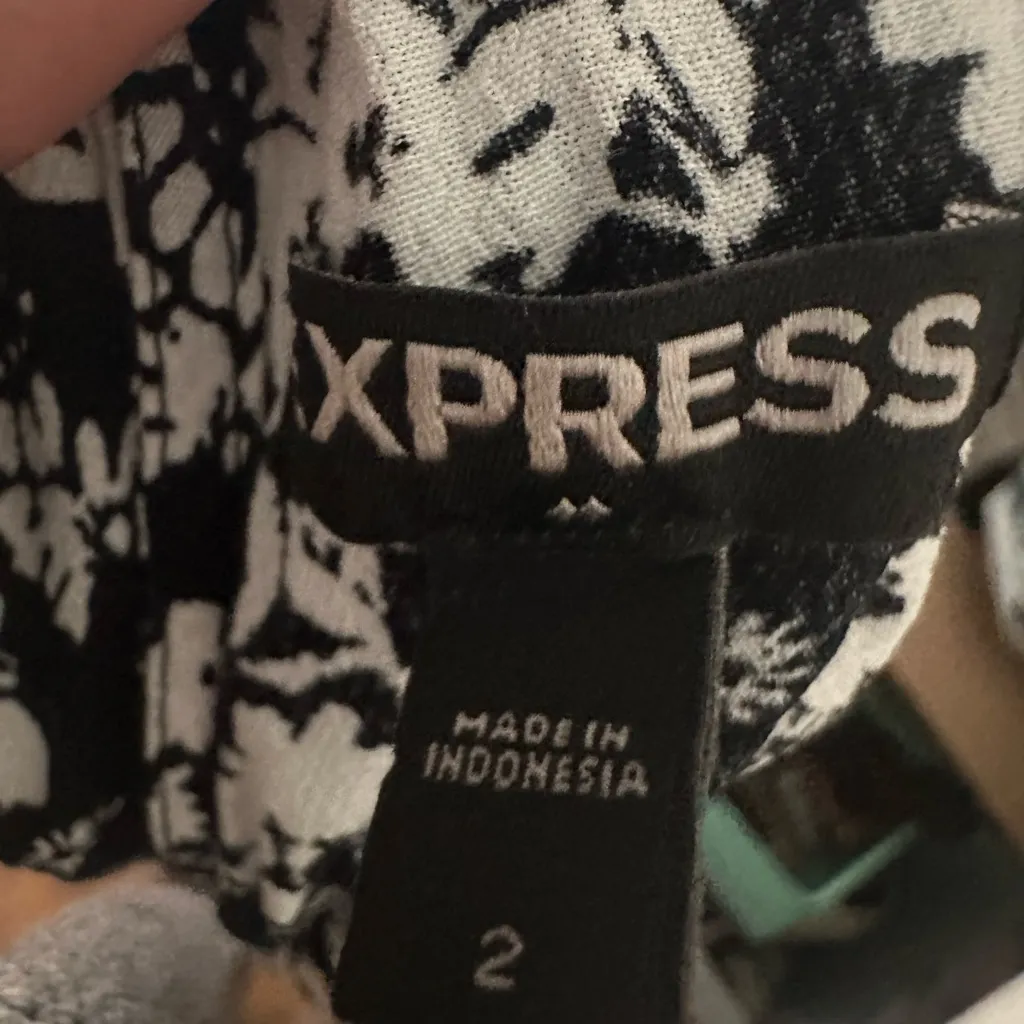Express Black and White Floral Jumpsuit - Image 4