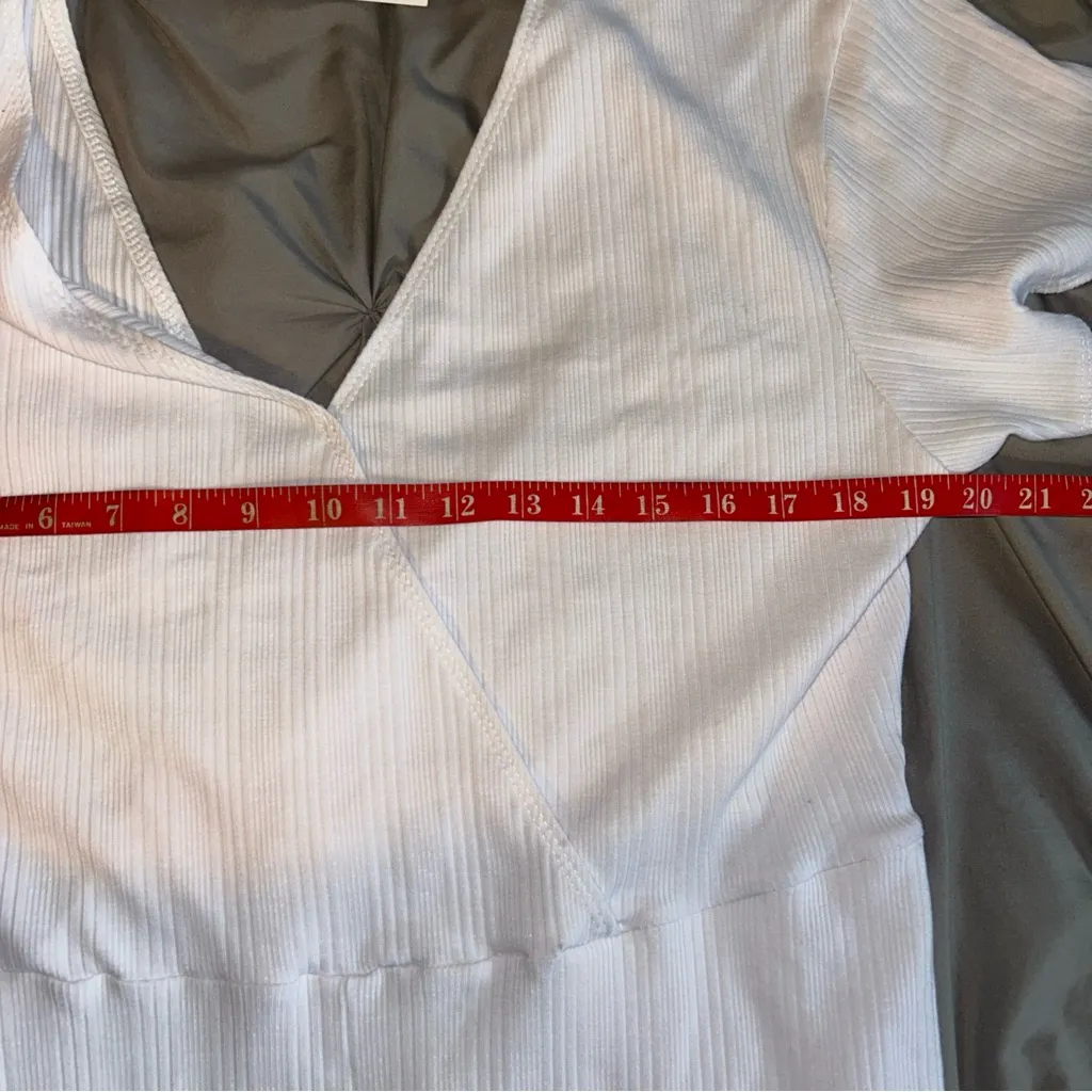 $158 Vitamin A Women's White Logan Organic Rib V-Neck Romper Size M Swim Coverup - Image 5