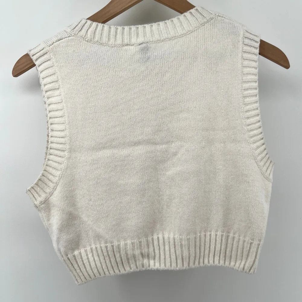 H&M‎ Divided Women S Cropped Sleeveless Sweater Vest White Cream Acrylic Spring - Image 3