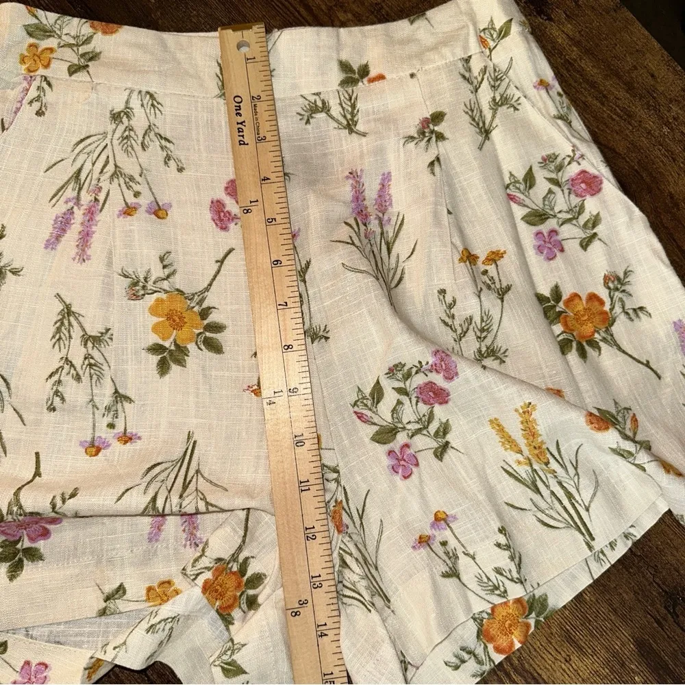 Petal & Pup Short Womens Small Beige Wild Flowers Floral Print Auguste Tailored - Image 8