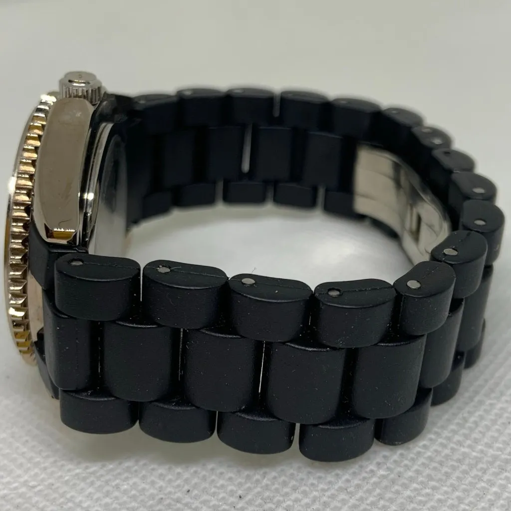 Vernier women’s watch quartz analog rhinestones silver tone 38mm running - Image 4