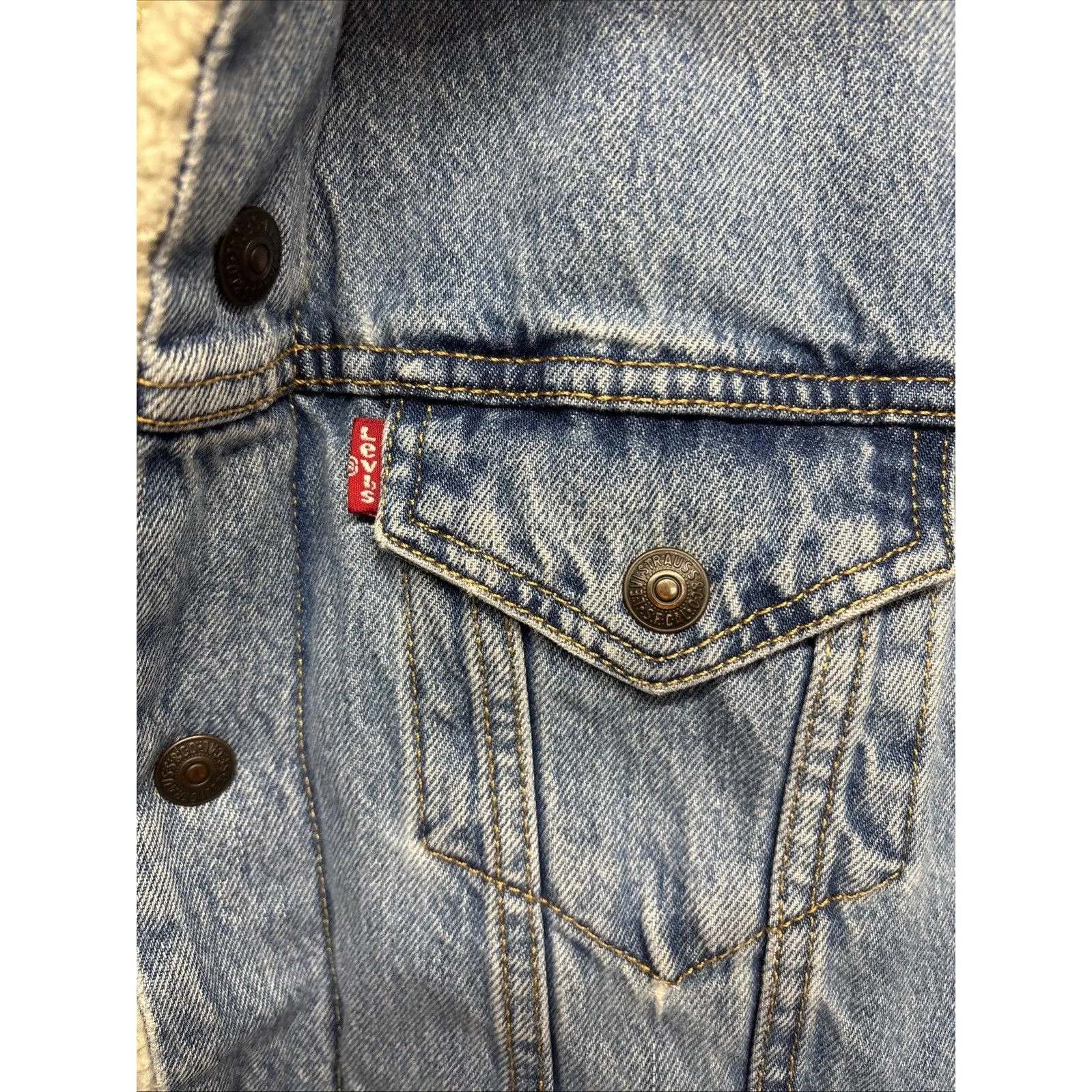Levi's Womens Size S  Sherpa Lined Jean Jacket EUC - Image 3