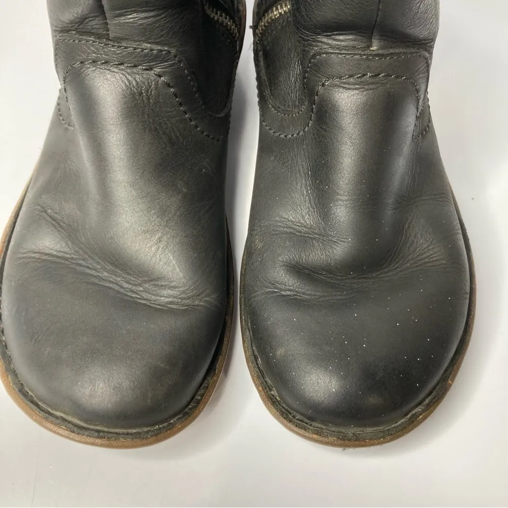 UGG Neevah short boot black leather Shearling‎ lined size 7 - Image 5