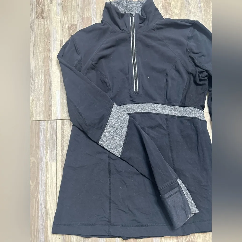 Lululemon 1/4 Zip Pullover with Thumbholes, Size 8 - Image 4