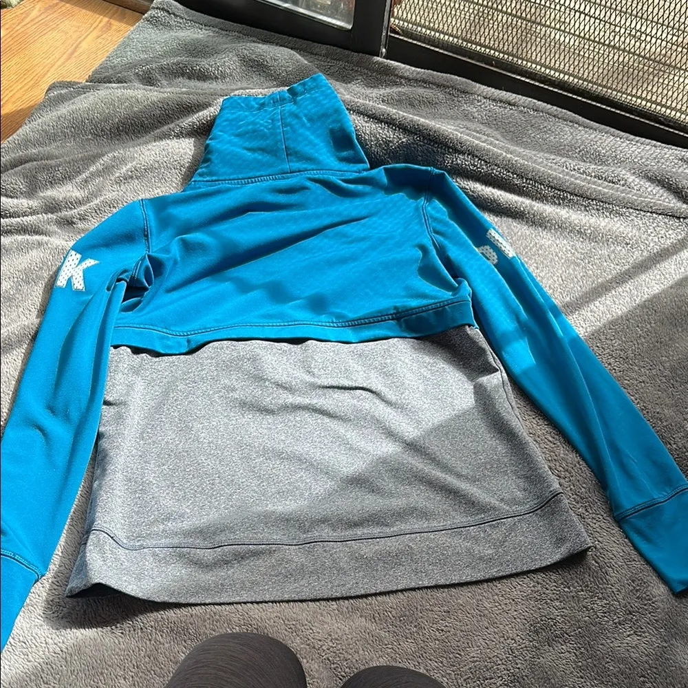 PINK Victoria's Secret Blue and Gray Boxy Long Sleeve Hoodie Size M - Image 9