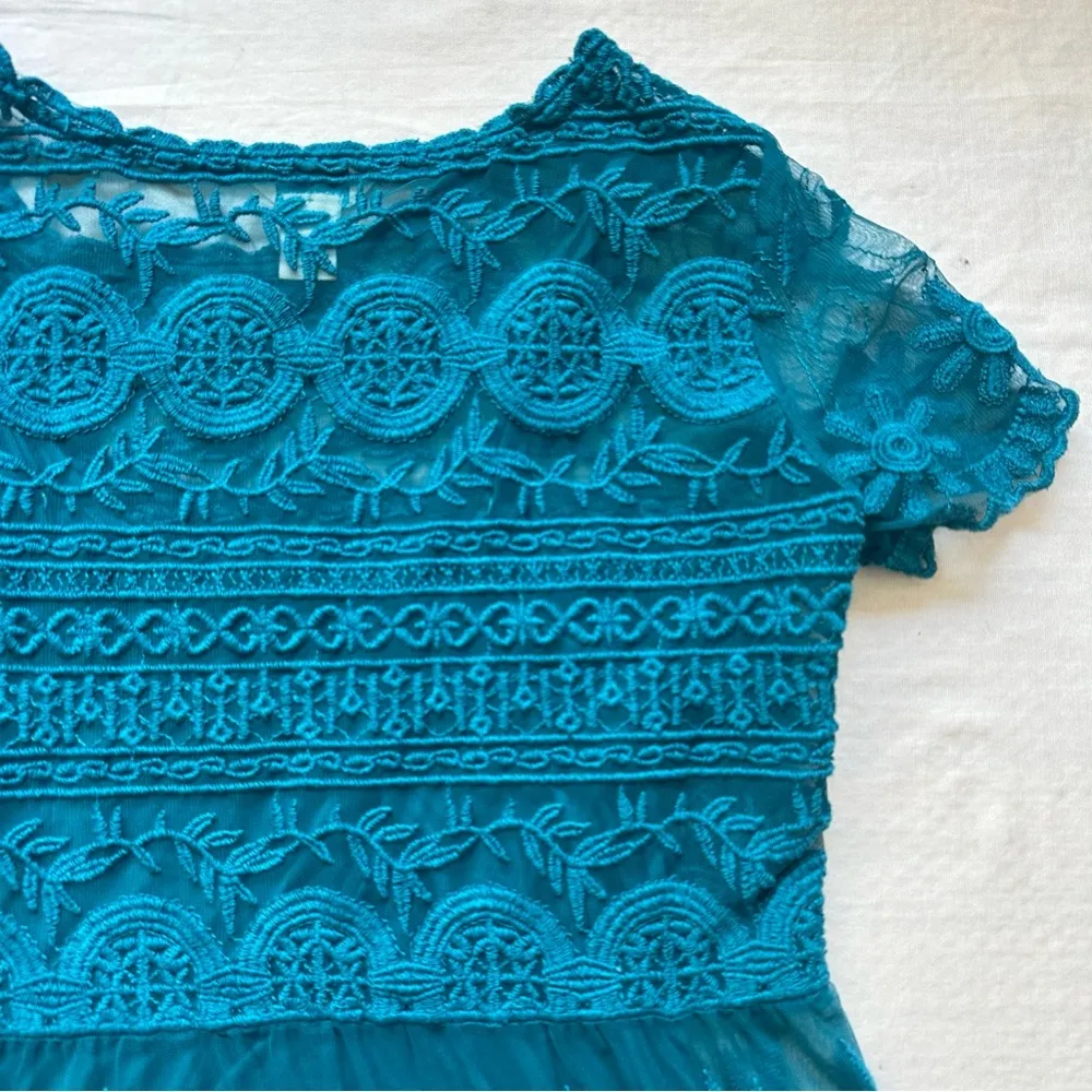 Sense of Wonder Top in Teal Embroidered Lace Short Sleeve Size Medium - Image 9
