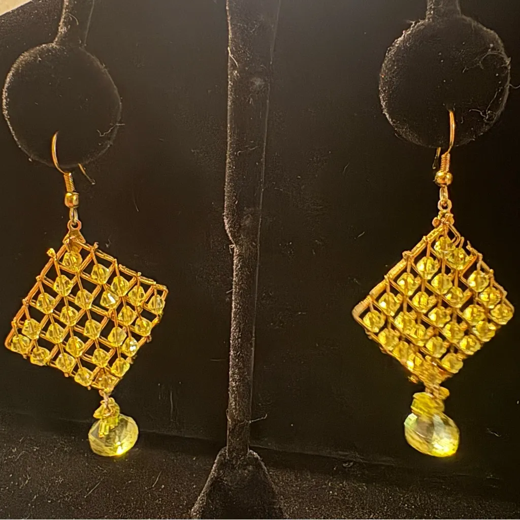 Vintage Gold geometric Mesh Dangle Earrings - Image 2