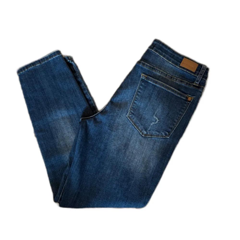 Judy Blue | Relaxed Fit Jeans Stretchy Medium Wash Size 30" Distressing - Image 3