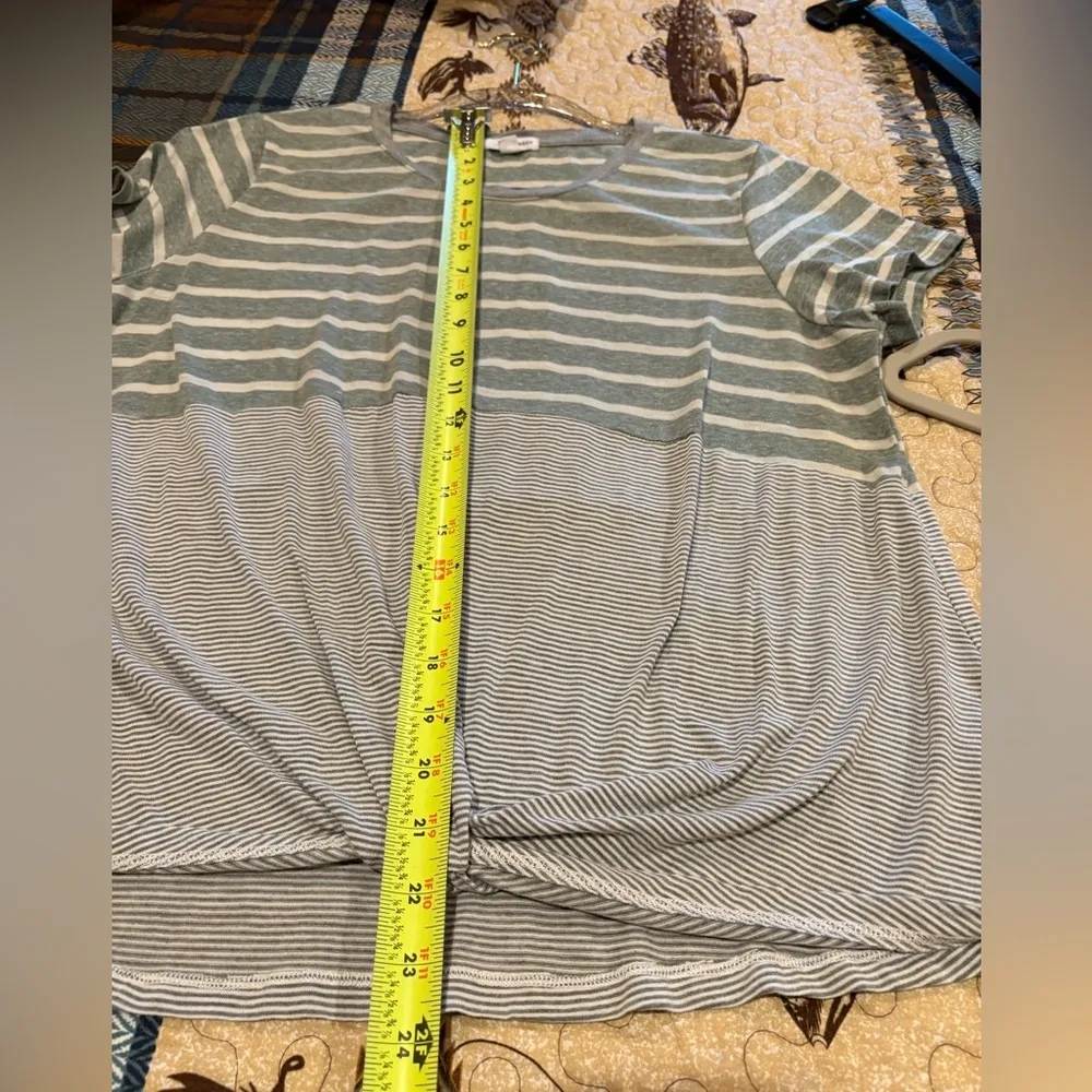 Eyeshadow knotted hem Short Sleeve T-Shirt women’s XL light green, white, grey - Image 8