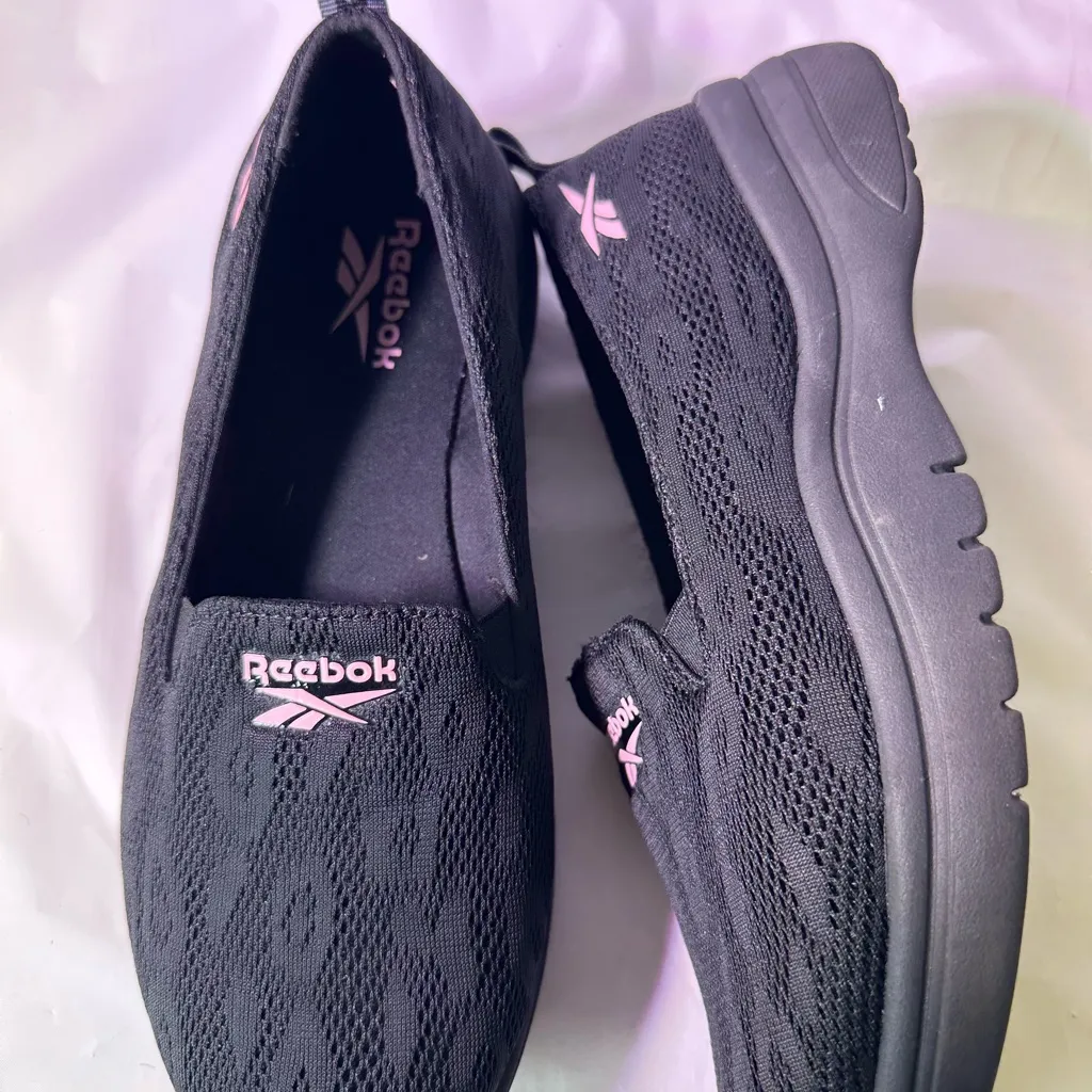 Reebok Women's Black and Pink Slip-On Sneakers - Image 10