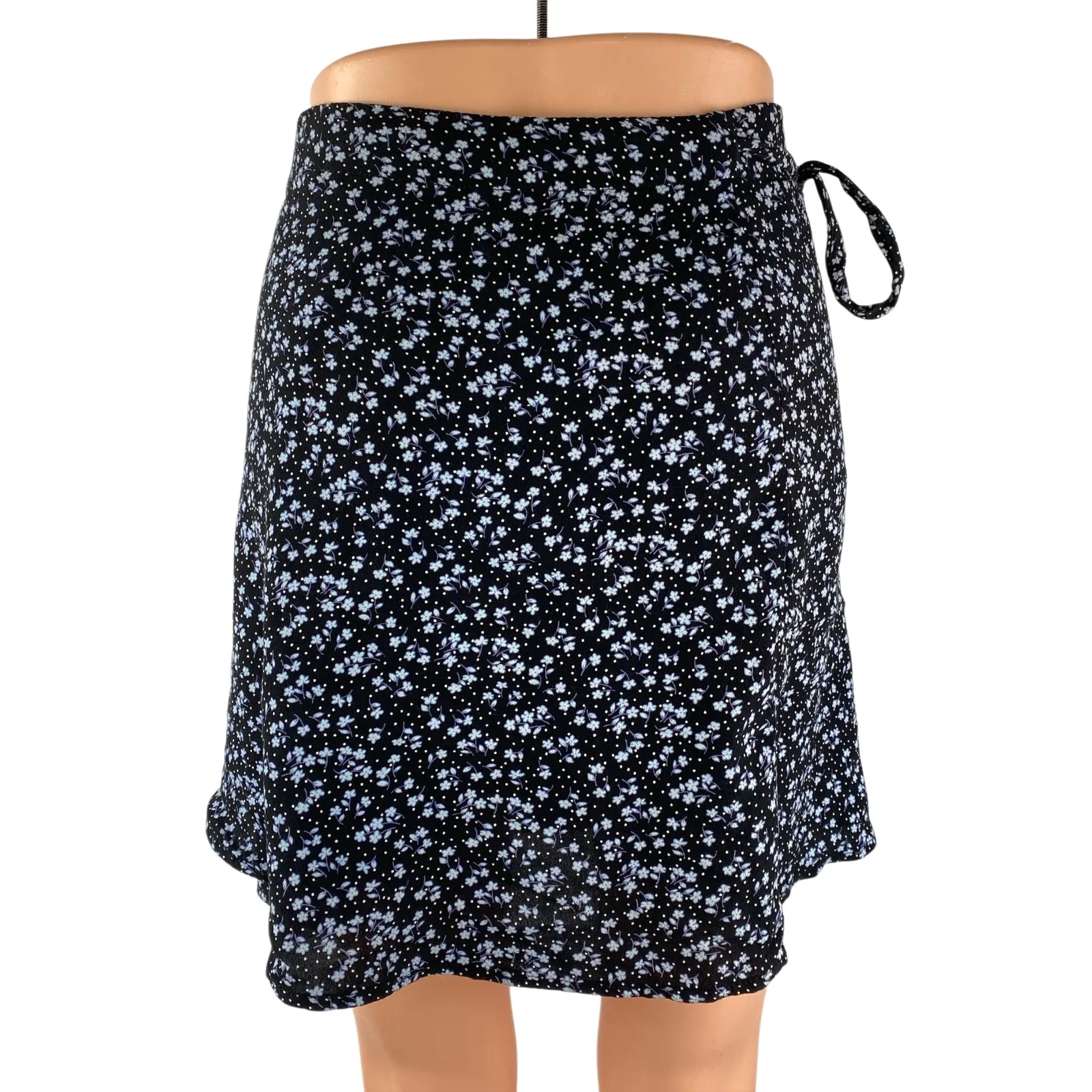 Brandy Melville Women's Black Floral Shirred Tie Mini A Line Slip Skirt One Size - Image 2