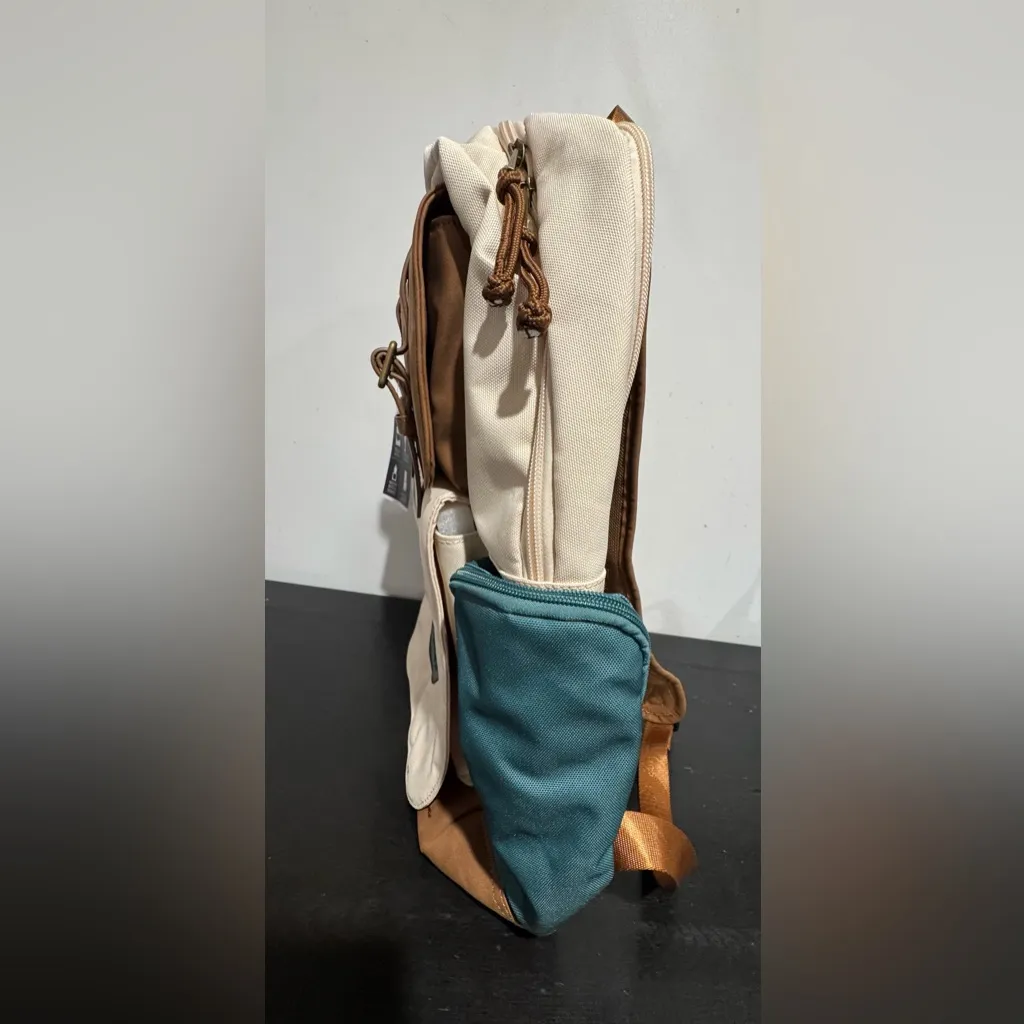 The Lord of The Rings Leaf of Lorien Multi Pocket Backpack - Image 6