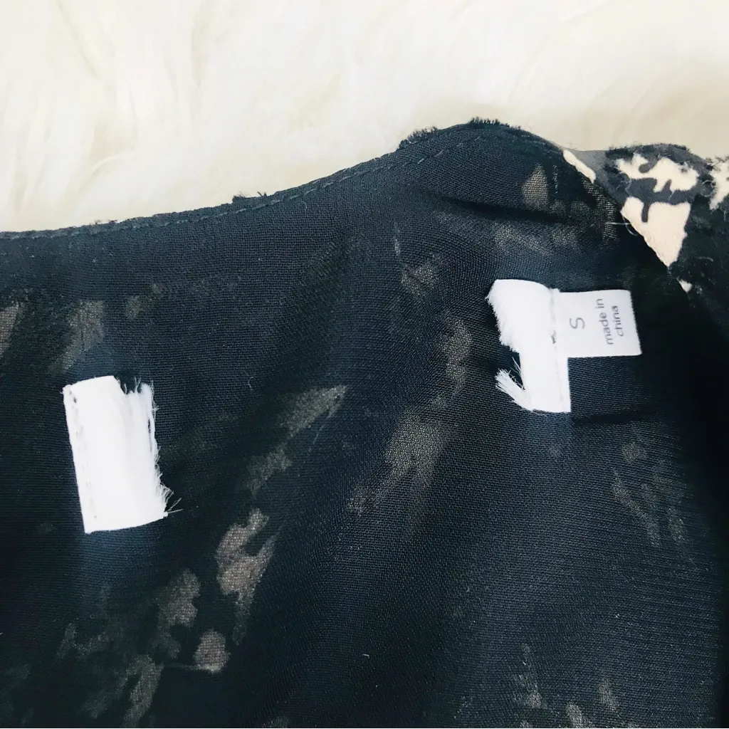 New ASTR Maven Black Floral Long Sleeve Midi Dress Small Thigh Slit Puff Sleeve - Image 6