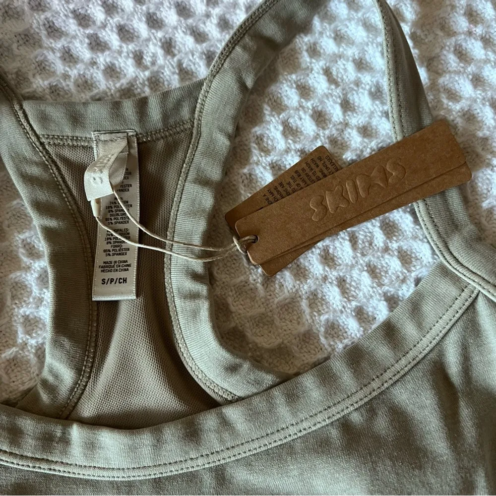 SKIMS OUTDOOR BODYSUIT Stone NWT SIZE SMALL - Image 6