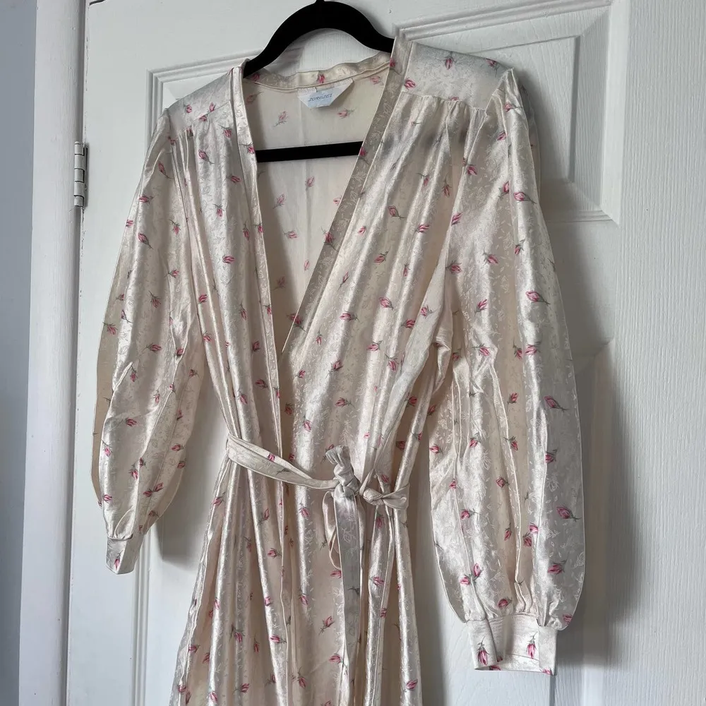 Vintage Lorelei Rosebud Print Full Length Robe w/Sash - Image 2