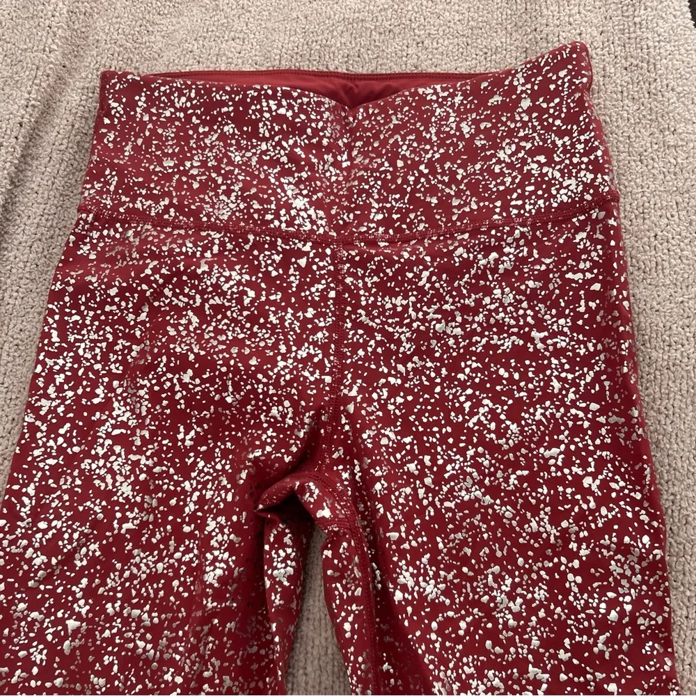 Sweaty Betty Leggings 7/8 Goddess Foil Print High Waisted Red Terrazzo - Image 4