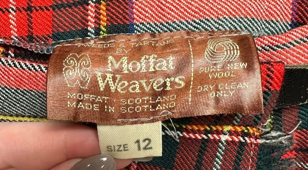 Moffat Weavers Tweed Plaid Red and Black Women's Skirt (Kilt) - Image 3
