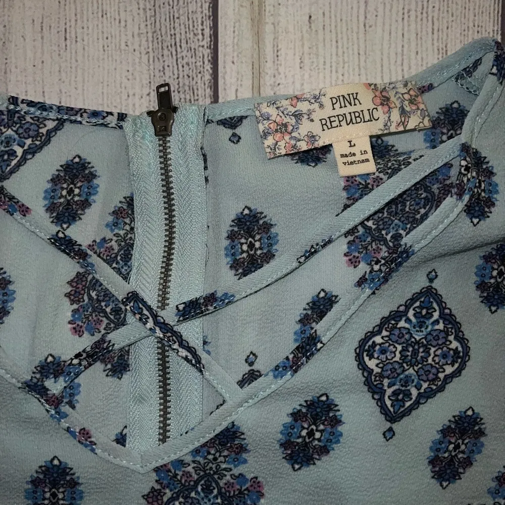 Pink Republic size large turquoise geometric print pullover top. - Image 2