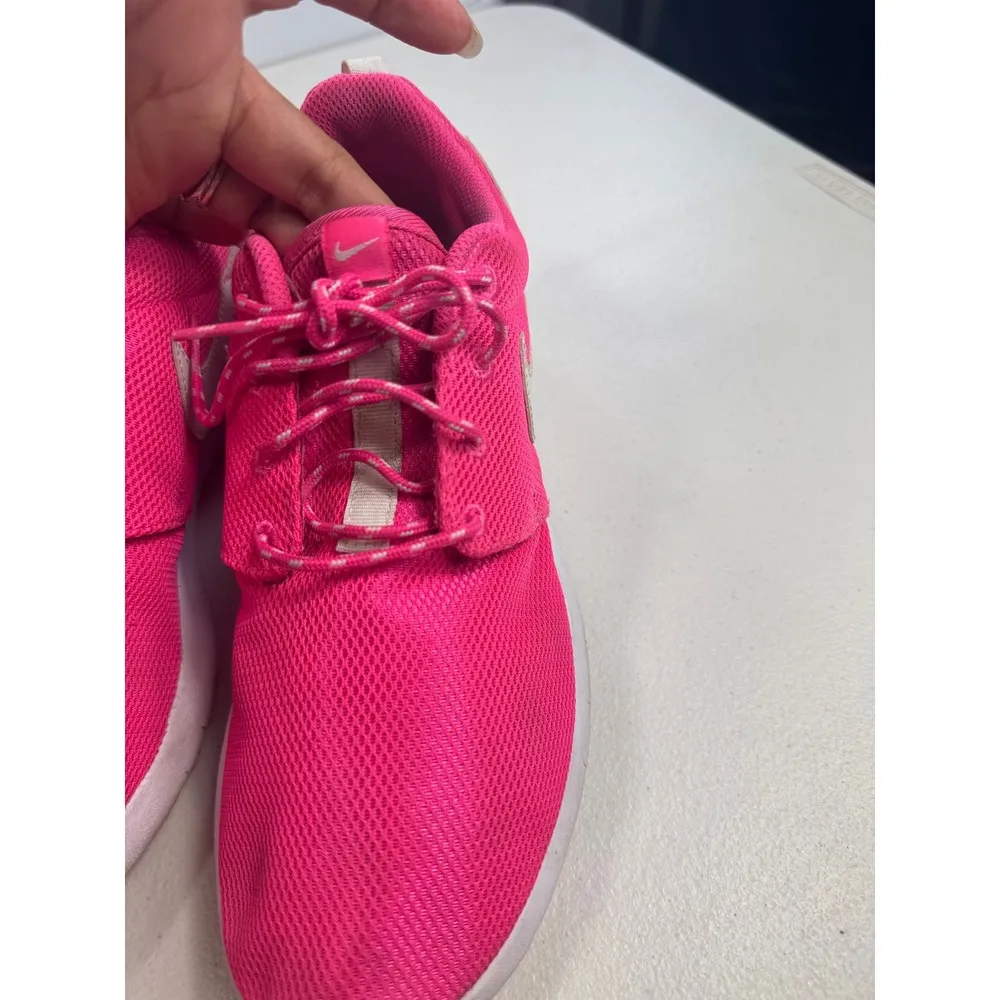 Nike Roshe One Sneakers Pink White Athletic‎ Running Shoes Womens - Image 4