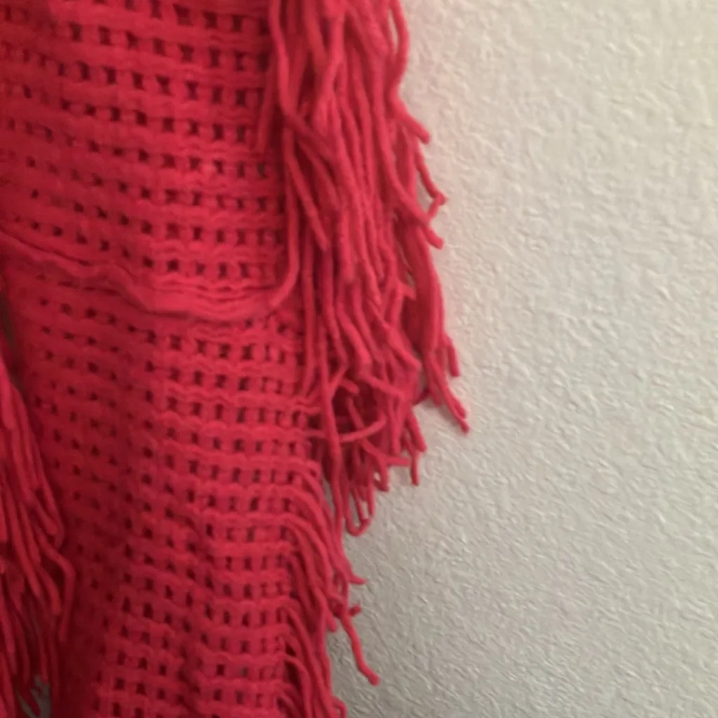 Fringed crocheted infinity scarf - Image 2