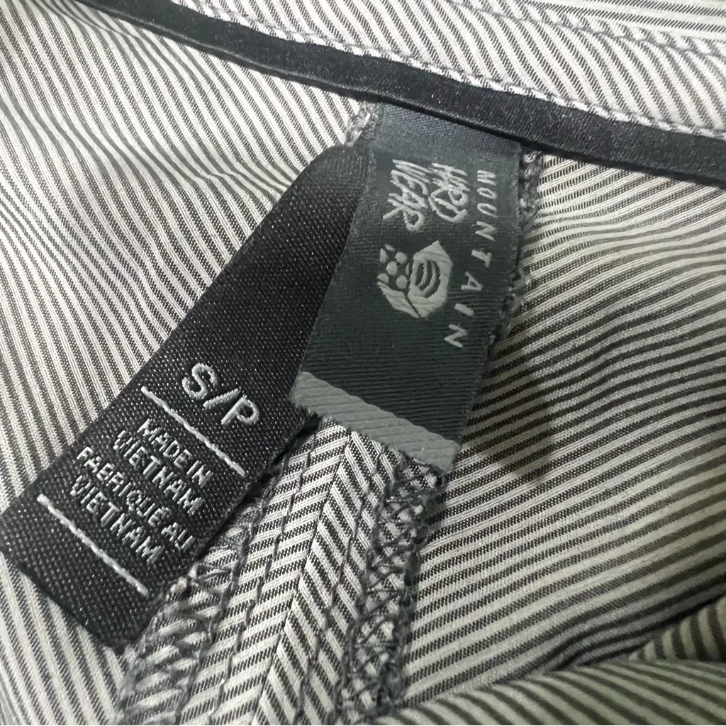 Mountain Hardwear lightweight hooded button front shirt Jacket small - Image 3