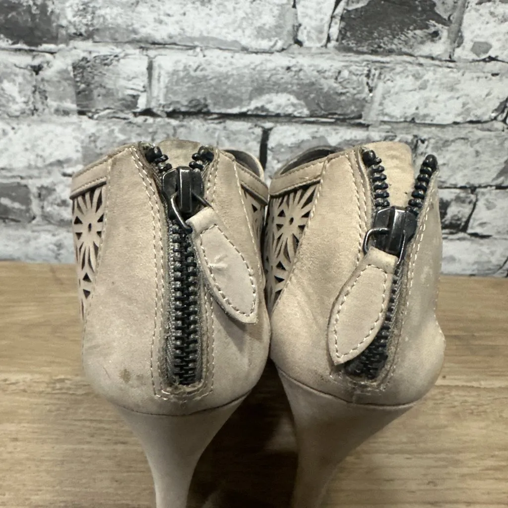 NWT Kelsi Dagger Warm Gray Heels Size 10 IN BOX - Image 7